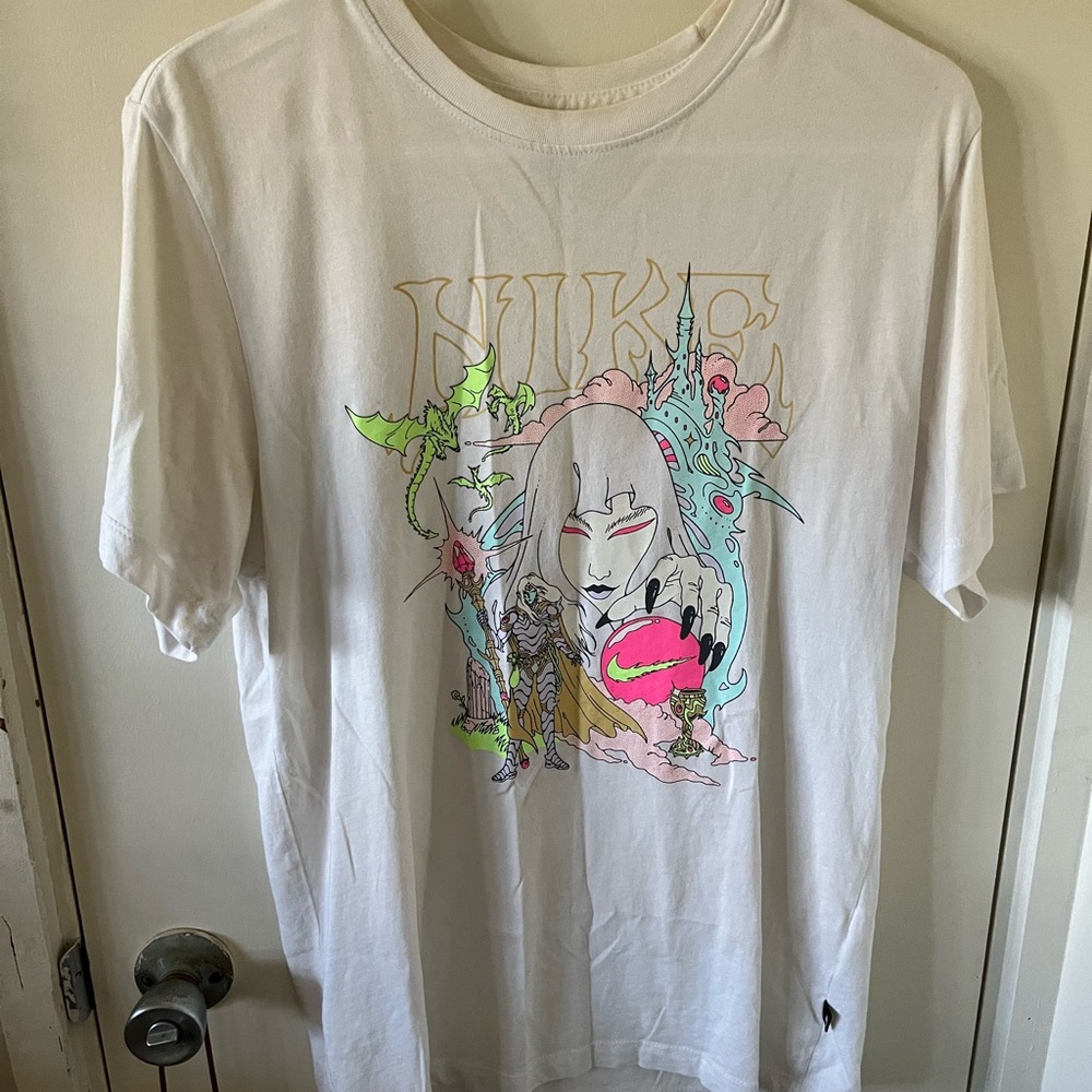 Nike Graphic Tee - White